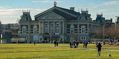Het Concertgebouw aan het Museumplein in Amsterdam