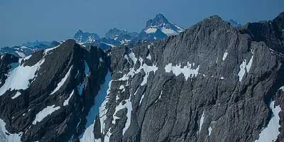Mount Everest bedwongen!, In de bergen