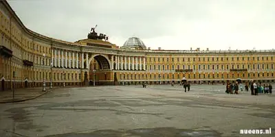 Het plein voor de Hermitage in St. Petersburg